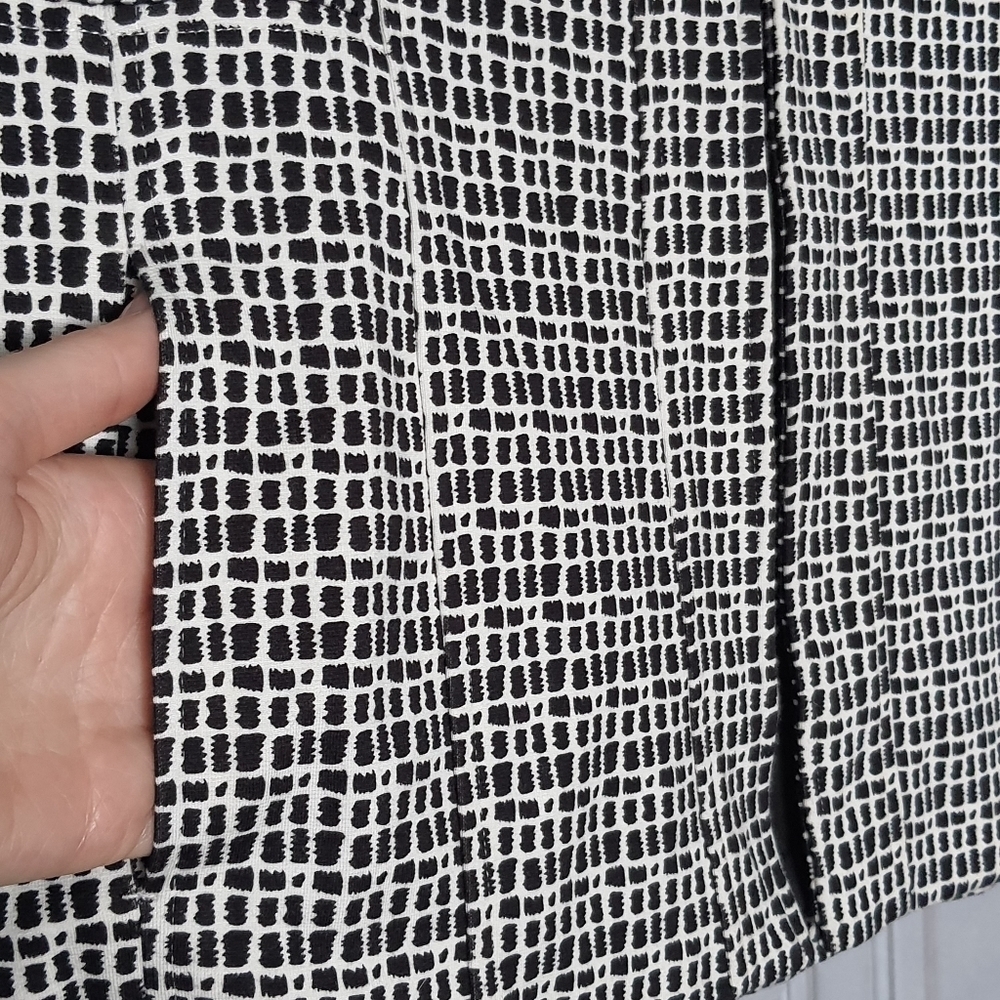 Chico's Blazer Jacket Black White Floral Business Casual Womens Sz 1 (8/10) - Picture 4 of 11